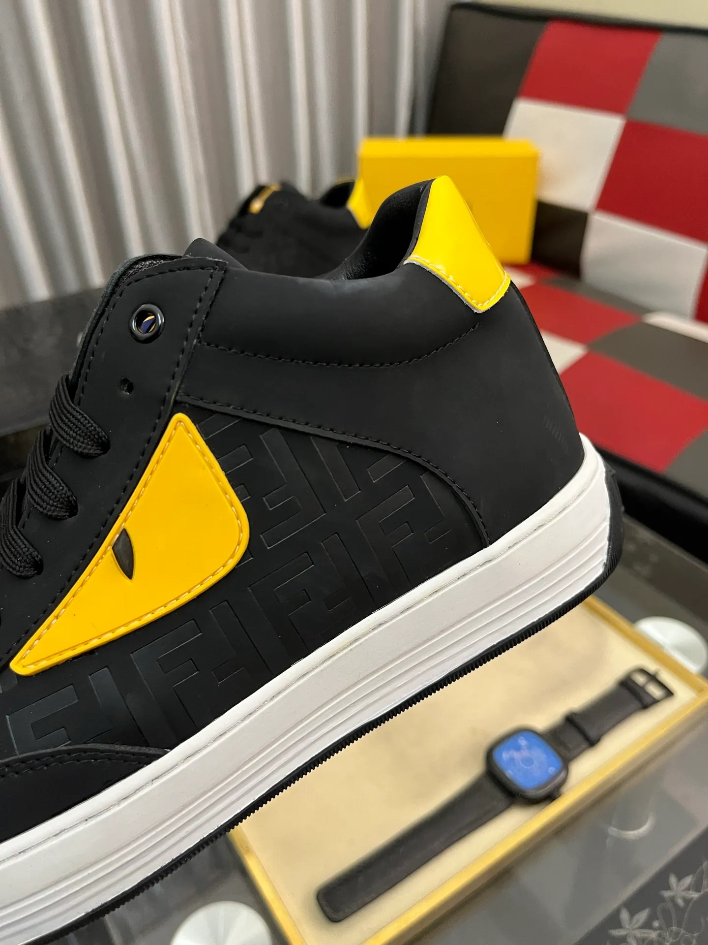 Ex-factory price: 420⌚️⌚️[Fendi] Fendi’s latest casual shoes for men! Available at counters simultaneously! A one-to-one replica of the original. The surface is made entirely of imported first-layer calfskin with crocodile pattern, the interior is made of first-layer water-dyed cowhide, and the original factory-supplied rubber outsole. Leading new fashion concepts. Matching code: 38-442️⃣Colors available